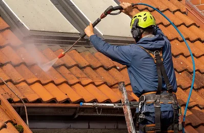 Démoussage et hydrofuge de toiture à Broût-Vernet